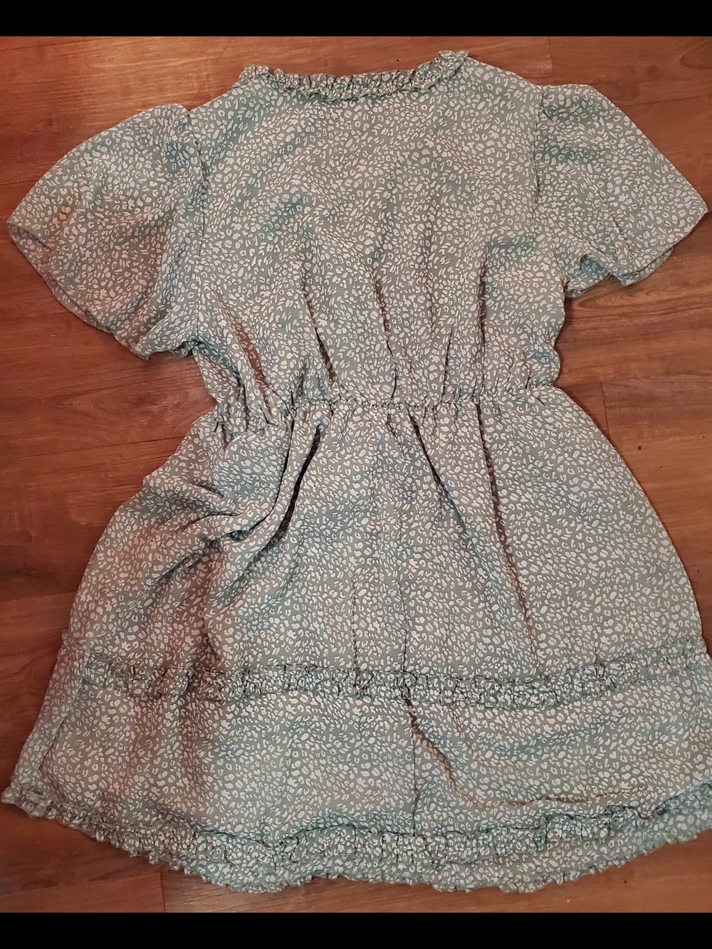 Women’s Sage Green Printed Short Sleeve Dress - Picture 4 of 4